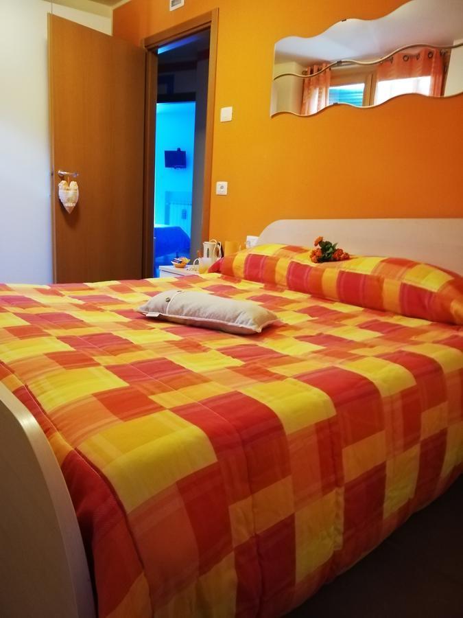 B&B Notte E Di Monasterolo del Castello Exteriör bild